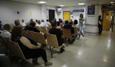 Sala de espera para la consulta de un médico especialista en el Hospital La Paz de Madrid. - MÓNICA PATXOT